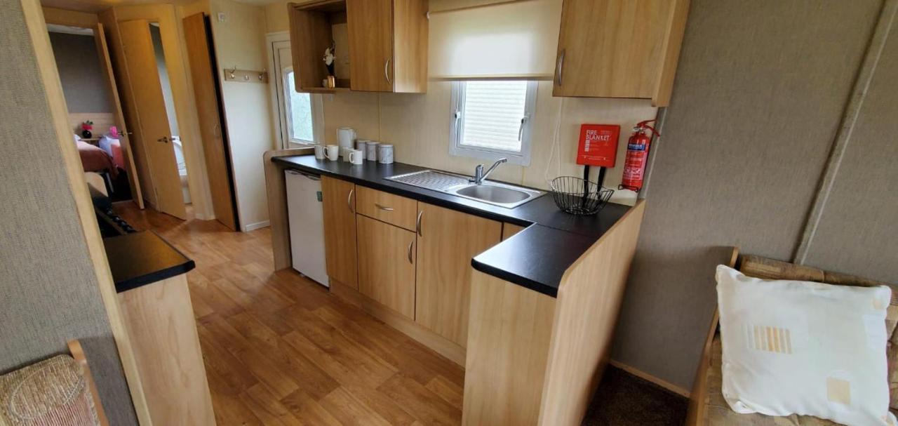 Cosy Caravan In Rhyl North Wales Exterior photo