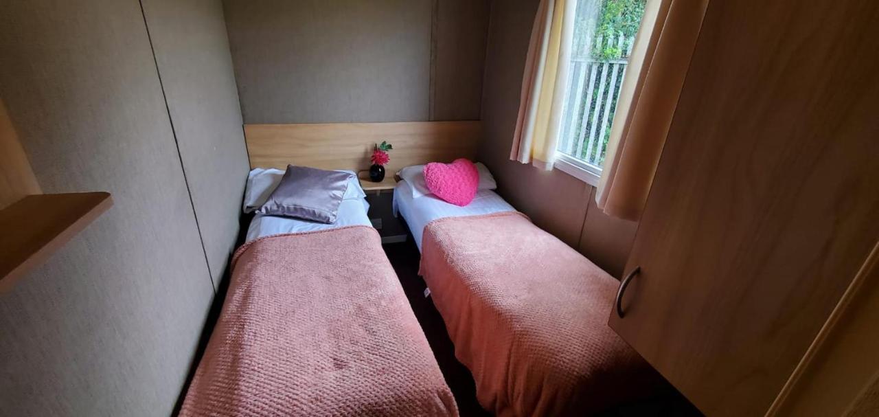 Cosy Caravan In Rhyl North Wales Exterior photo