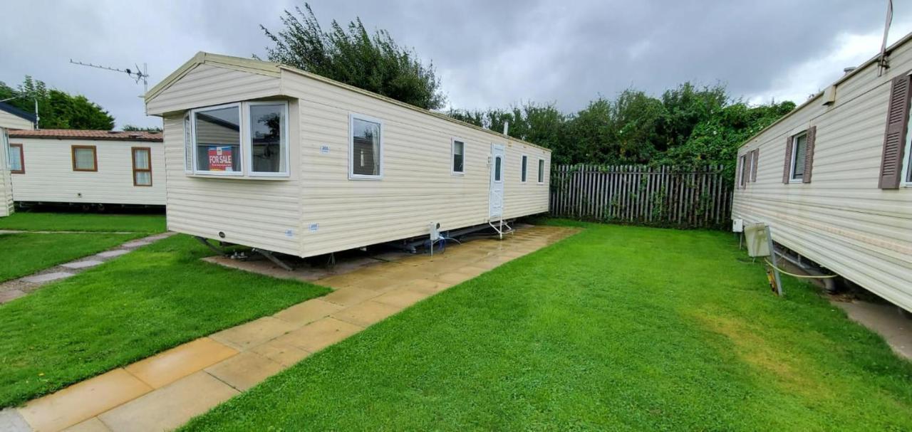 Cosy Caravan In Rhyl North Wales Exterior photo